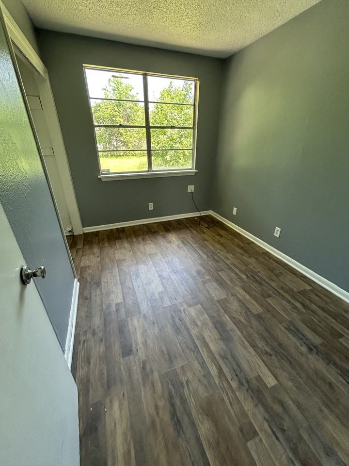 570 Sally Ann Dr - Photo 5 of 9