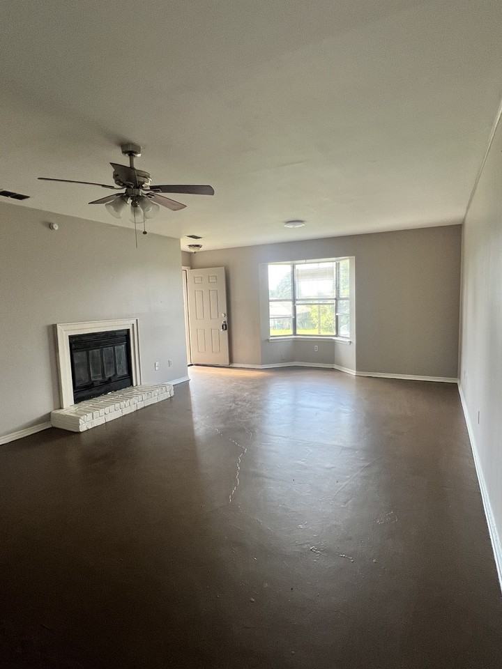 3753 Oak Hill Dr #3753 - Photo 2 of 6