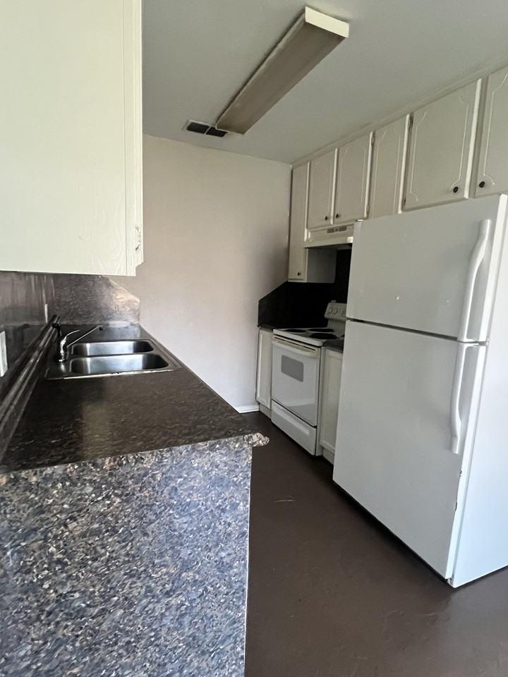 3753 Oak Hill Dr #3753 - Photo 3 of 6