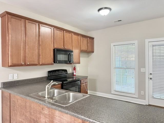 2176 Broad Dr #1 - Photo 4 of 24