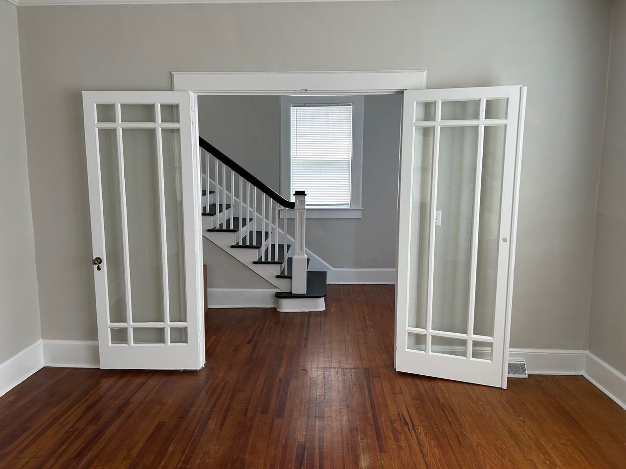 1104 Belleview St #1 - Photo 4 of 26