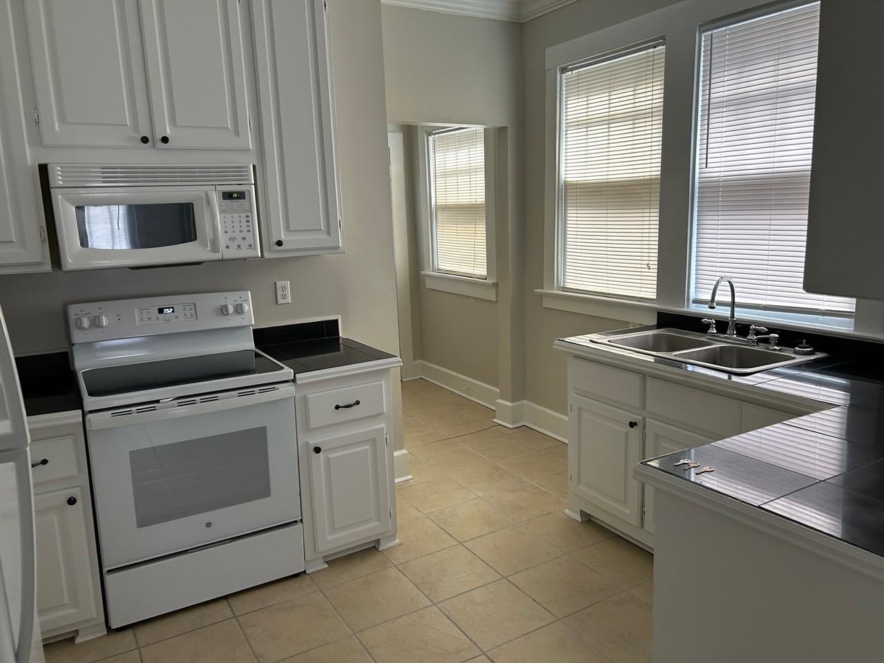 1104 Belleview St #1 - Photo 7 of 26