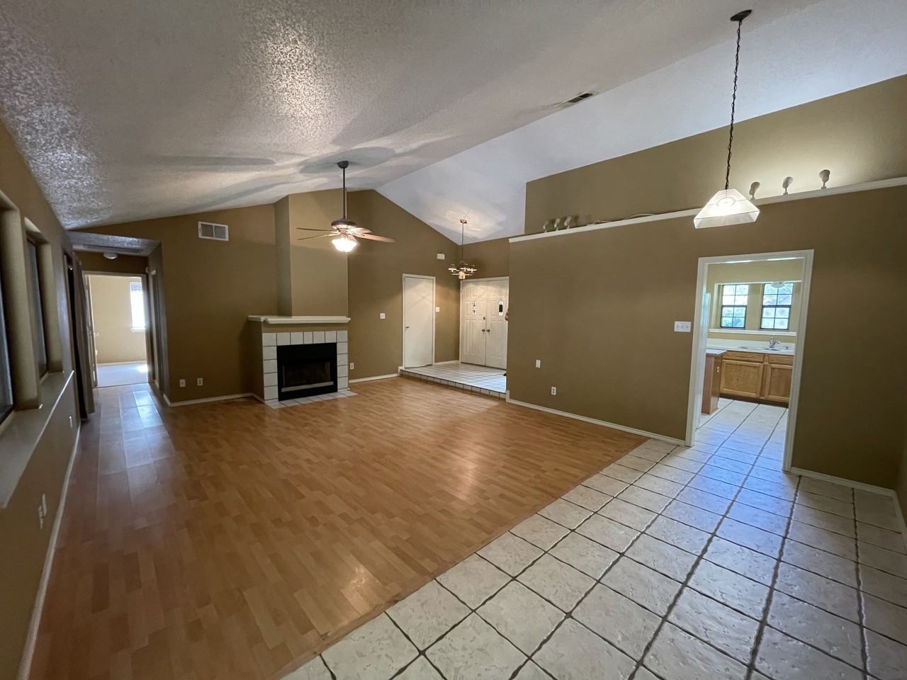 3202 Fairview Dr #1 - Photo 4 of 23