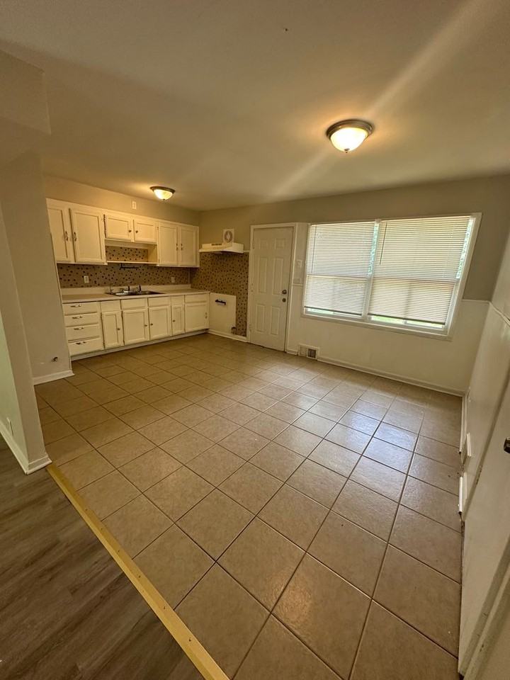 11302 Corrington Ave - Photo 3 of 9