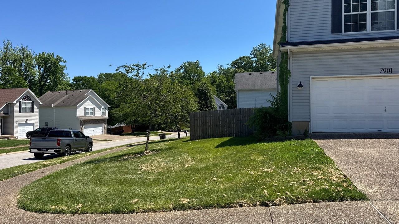 7901 Bridlewood Pl #1 - Photo 3 of 9