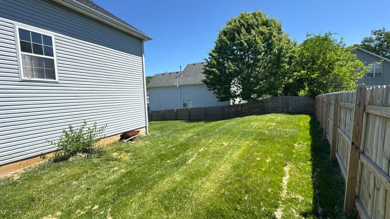 7901 Bridlewood Pl #1 - Photo 6 of 9