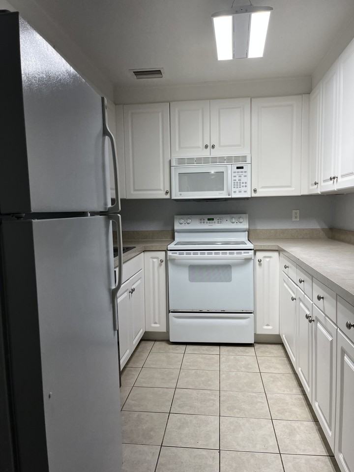 501 Sw 75th St Apt A11 - Photo 5 of 24