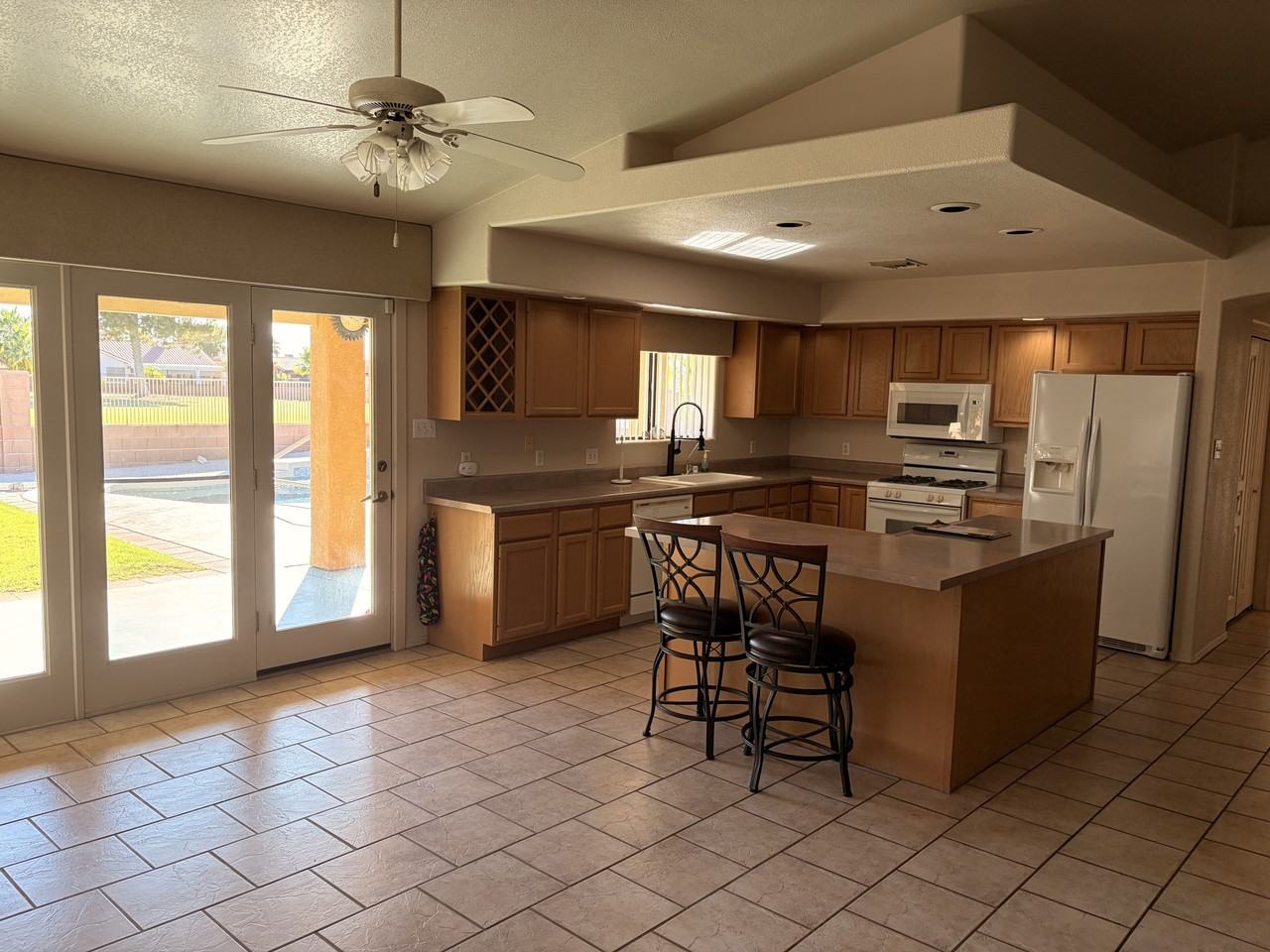 10390 S Fairway Dr #1 - Photo 4 of 15