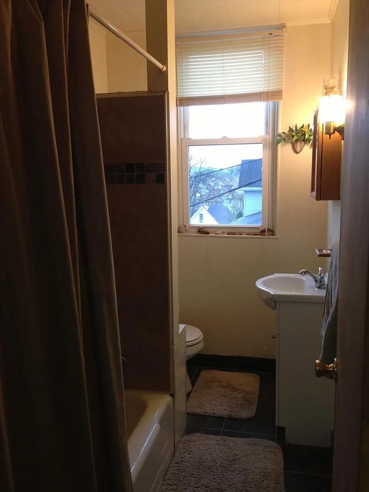 4243 Gladstone St #1 - Photo 5 of 6