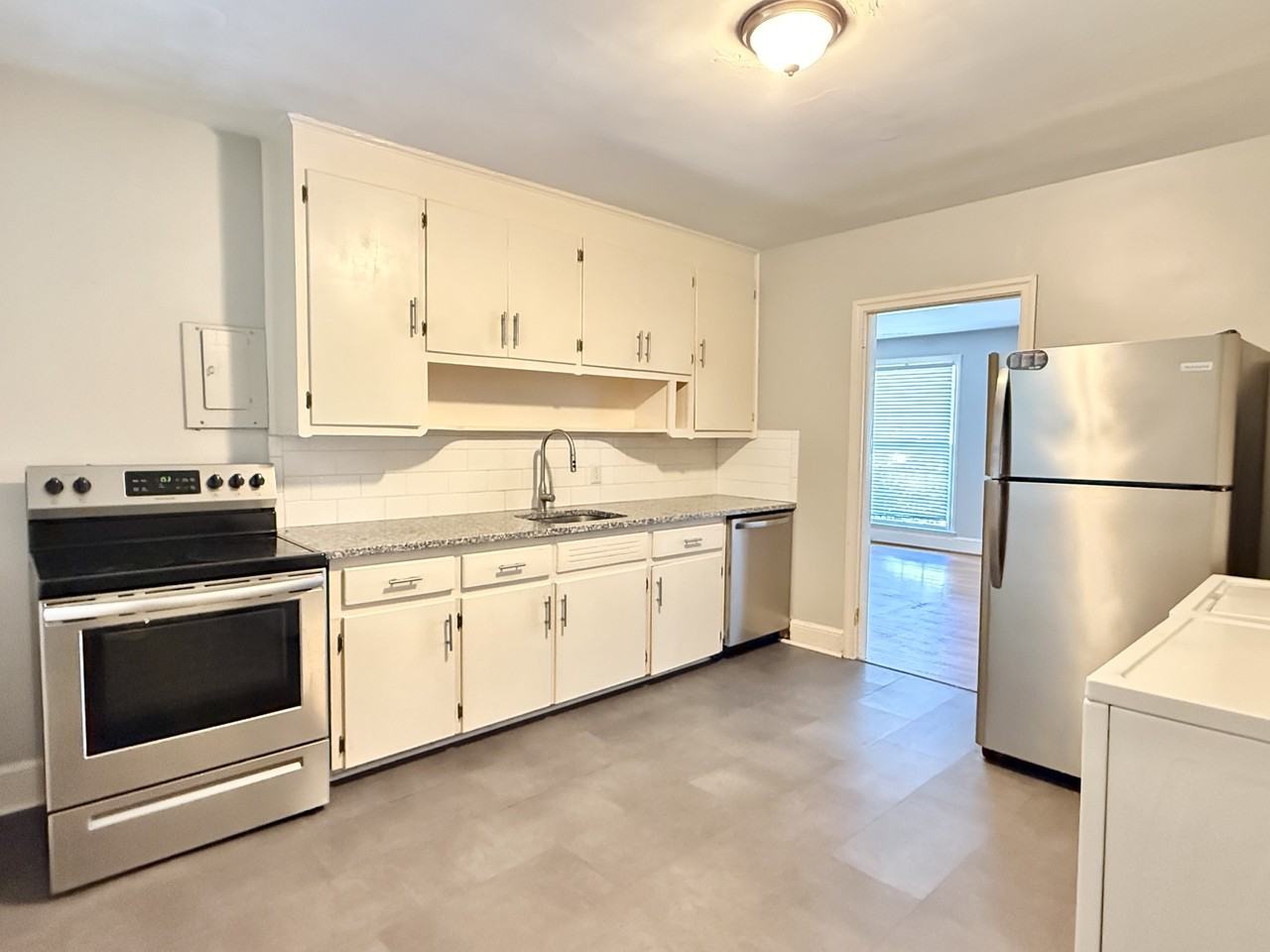 600 W Cedar St #1 - Photo 4 of 14