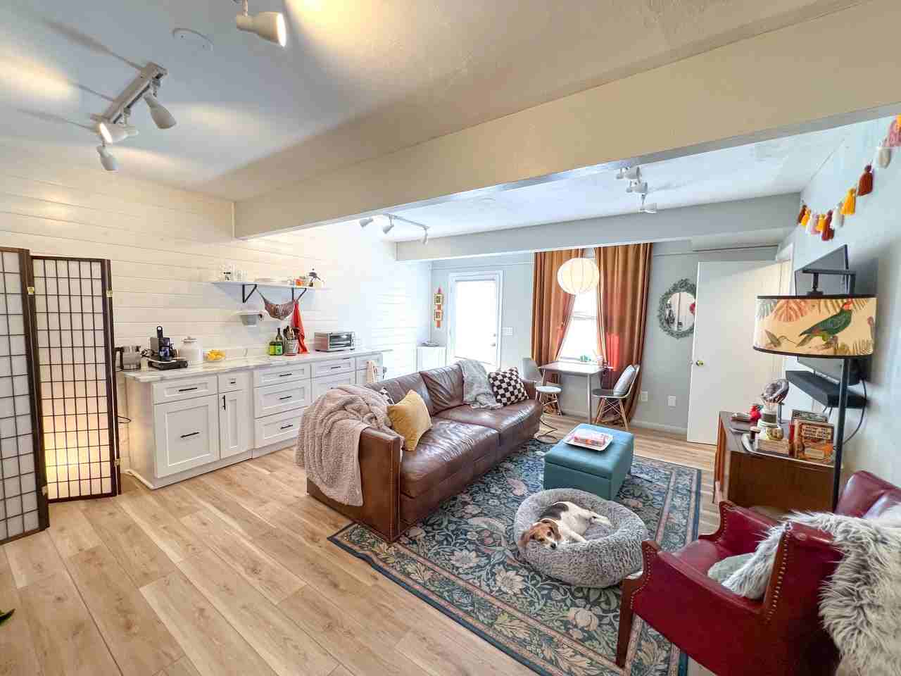 704 Ne 1st St #2 - Photo 3 of 11