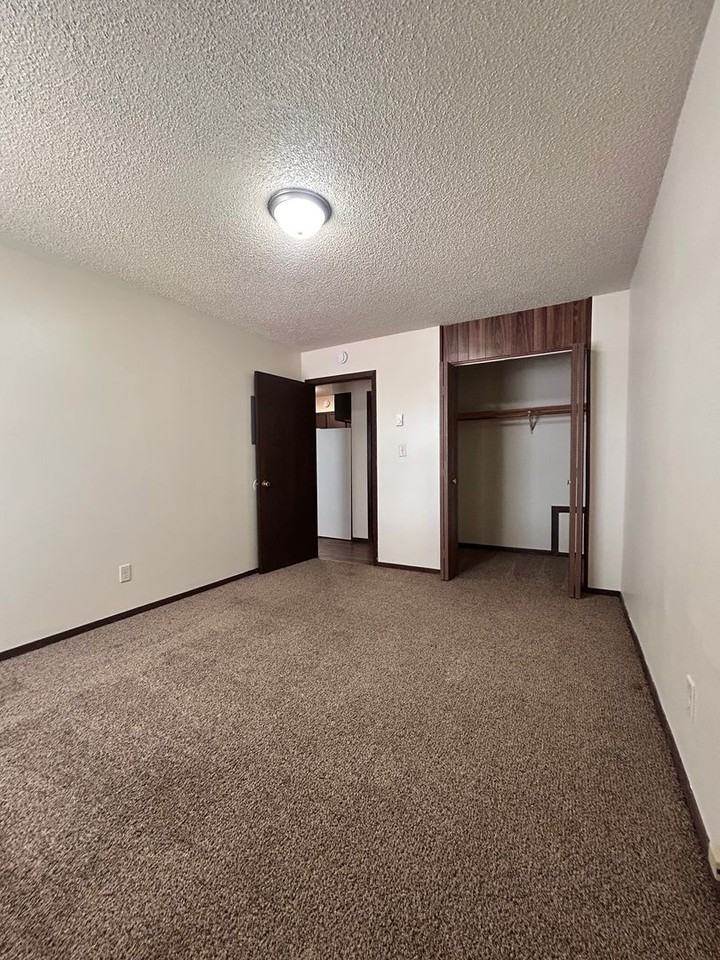 311 S Eaton Ave - Photo 5 of 9