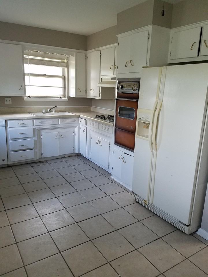 2113 Henderson Dr #1 - Photo 3 of 18