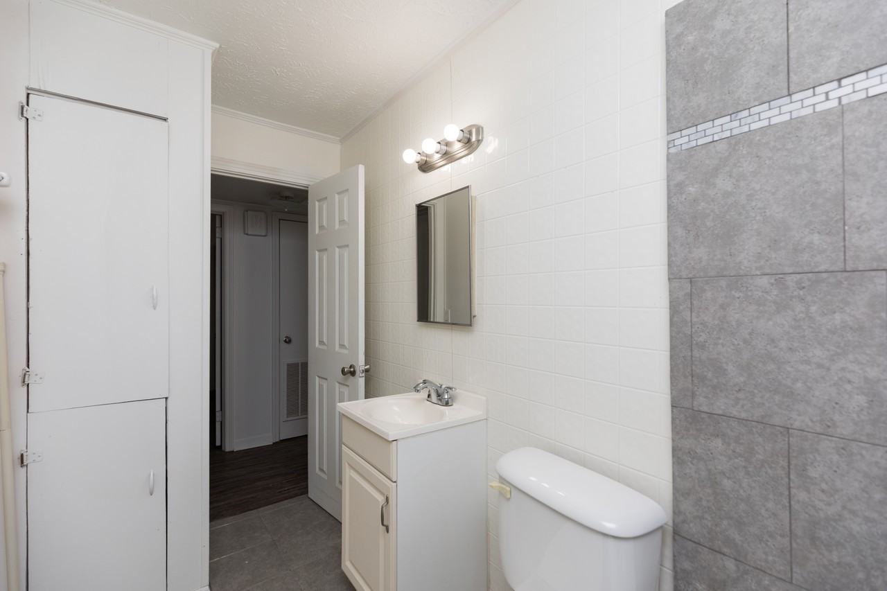 912 Huron St #1 - Photo 2 of 14
