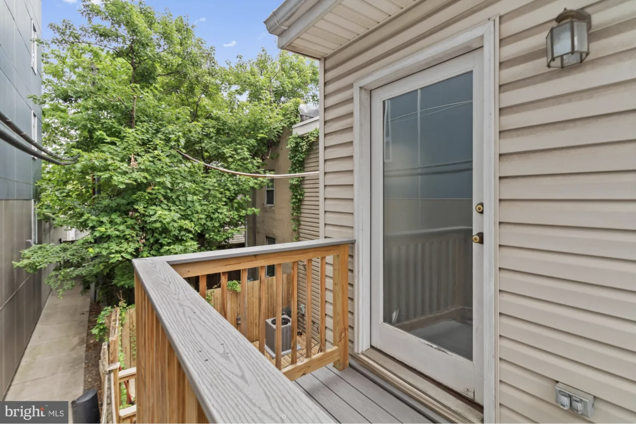 1122 William St #A - Photo 4 of 27