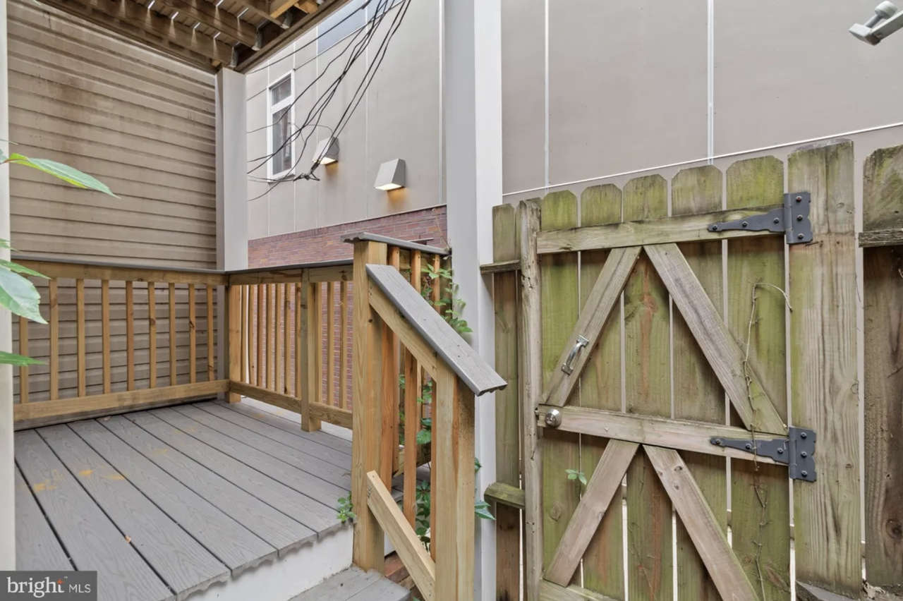 1122 William St #A - Photo 5 of 27