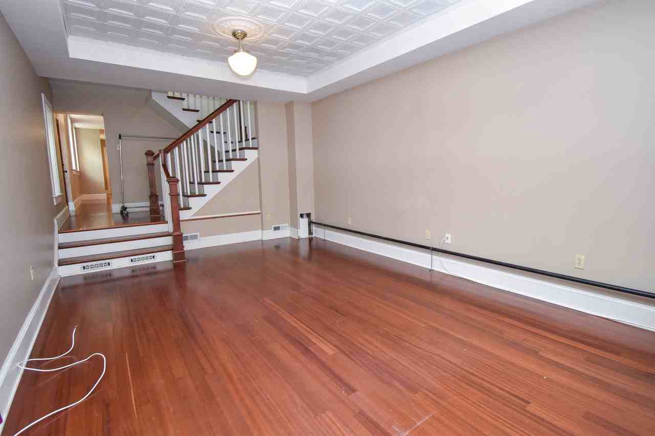 1734 Bank St #1 - Photo 3 of 33