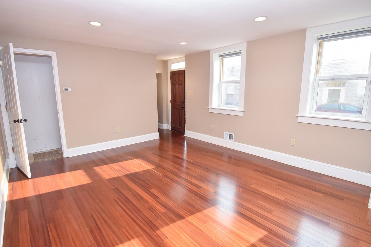1734 Bank St #1 - Photo 7 of 33