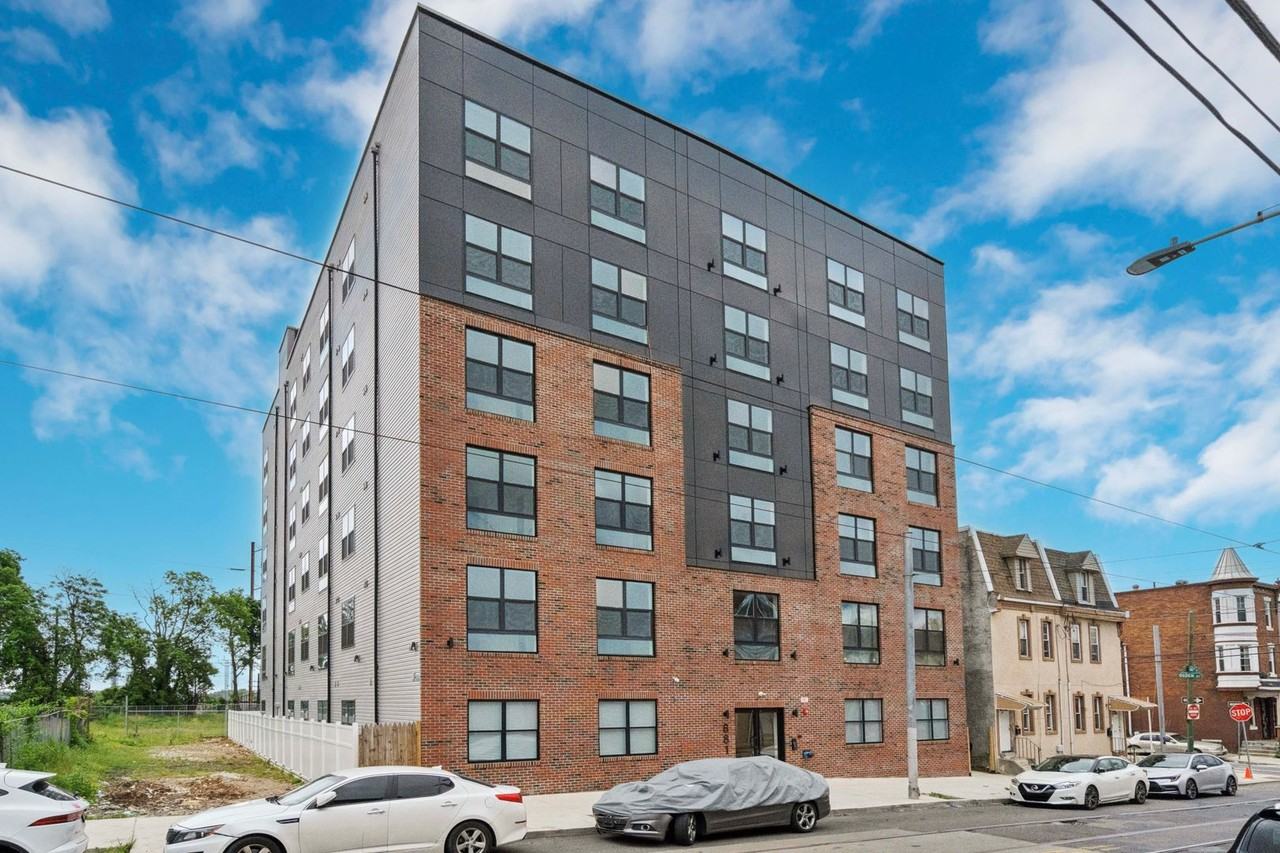 881 N 40th St - Photo 2 of 28