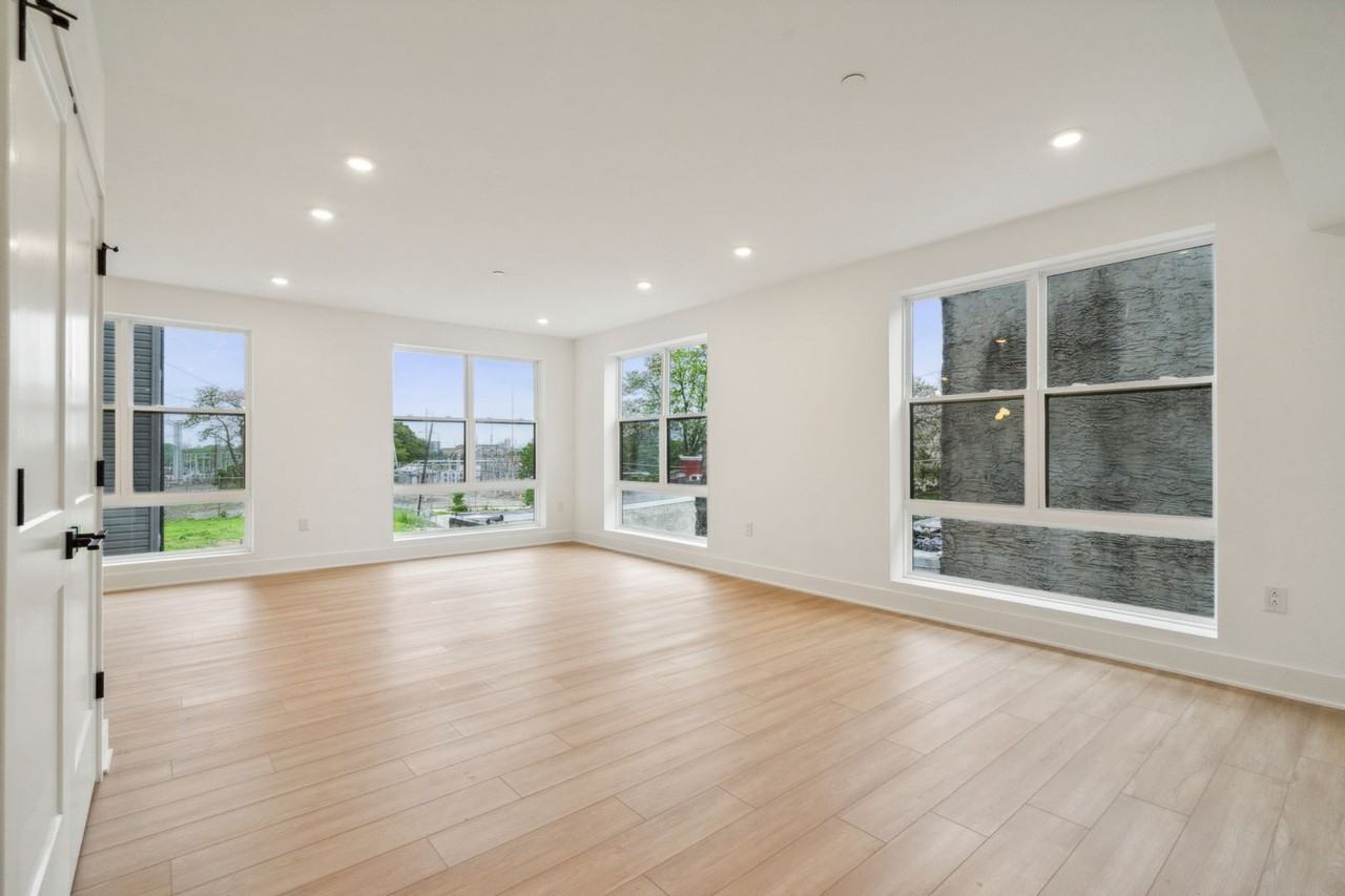 881 N 40th St - Photo 3 of 28