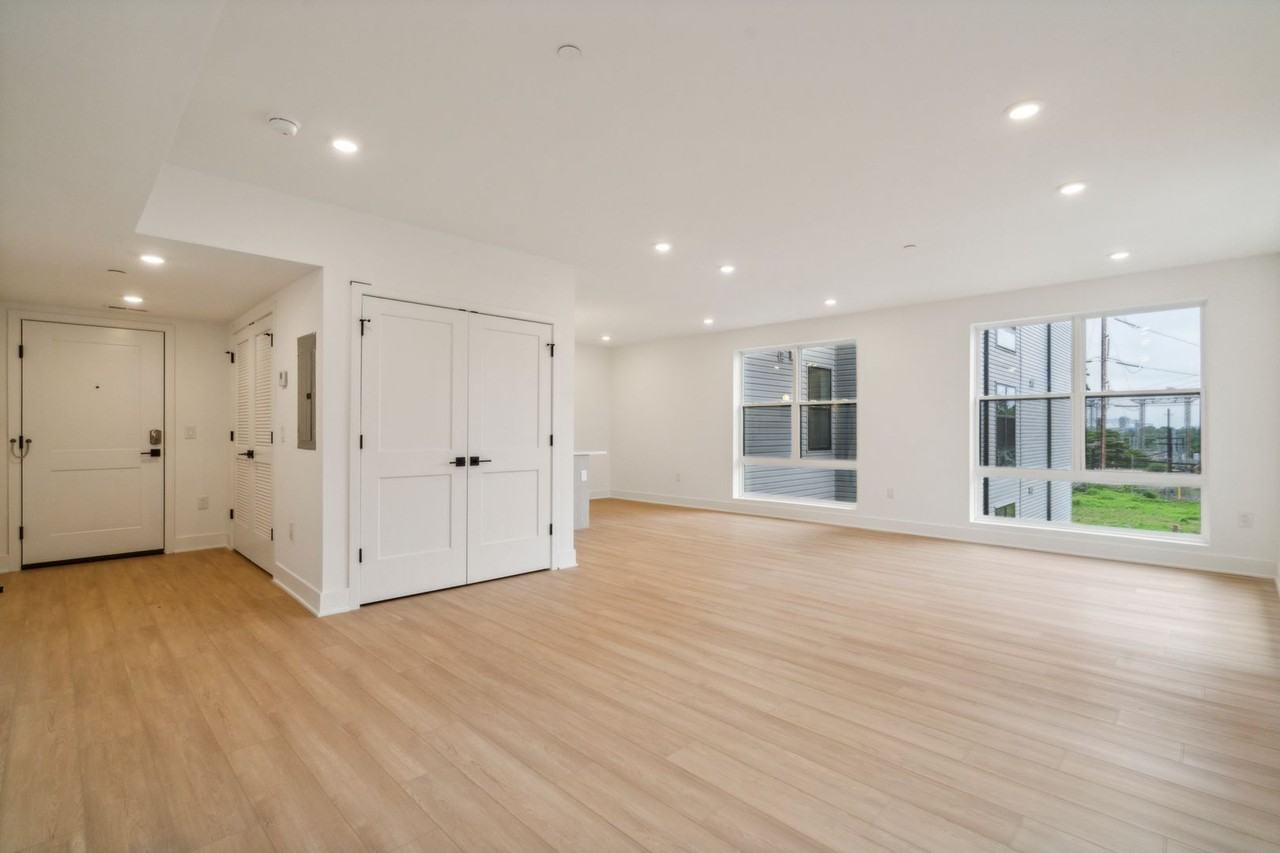 881 N 40th St - Photo 4 of 28