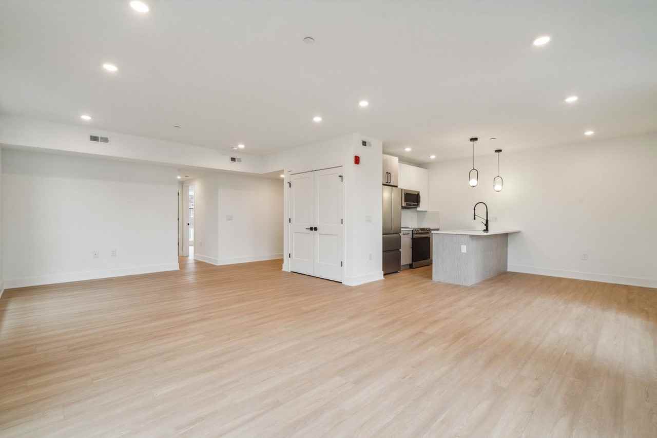 881 N 40th St - Photo 5 of 28