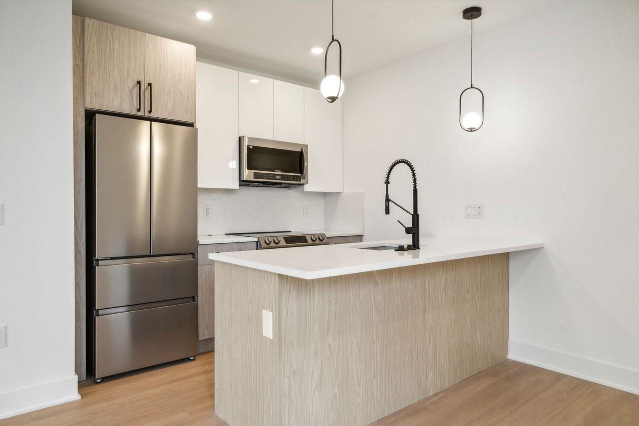 881 N 40th St - Photo 6 of 28