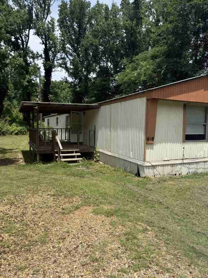 608 Dillard Dr - Photo 2 of 8