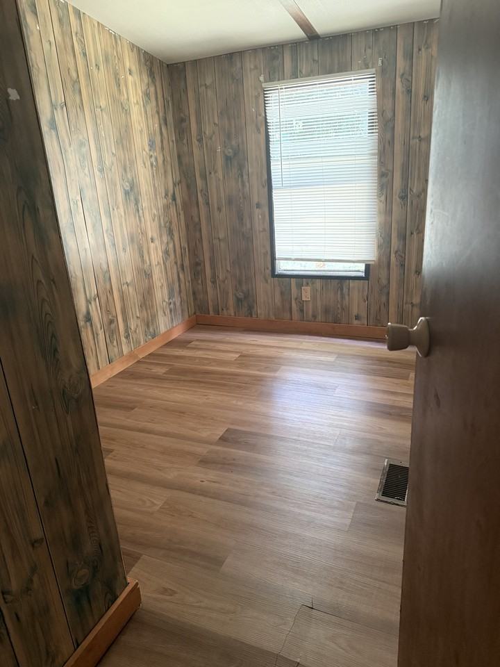 608 Dillard Dr - Photo 4 of 8