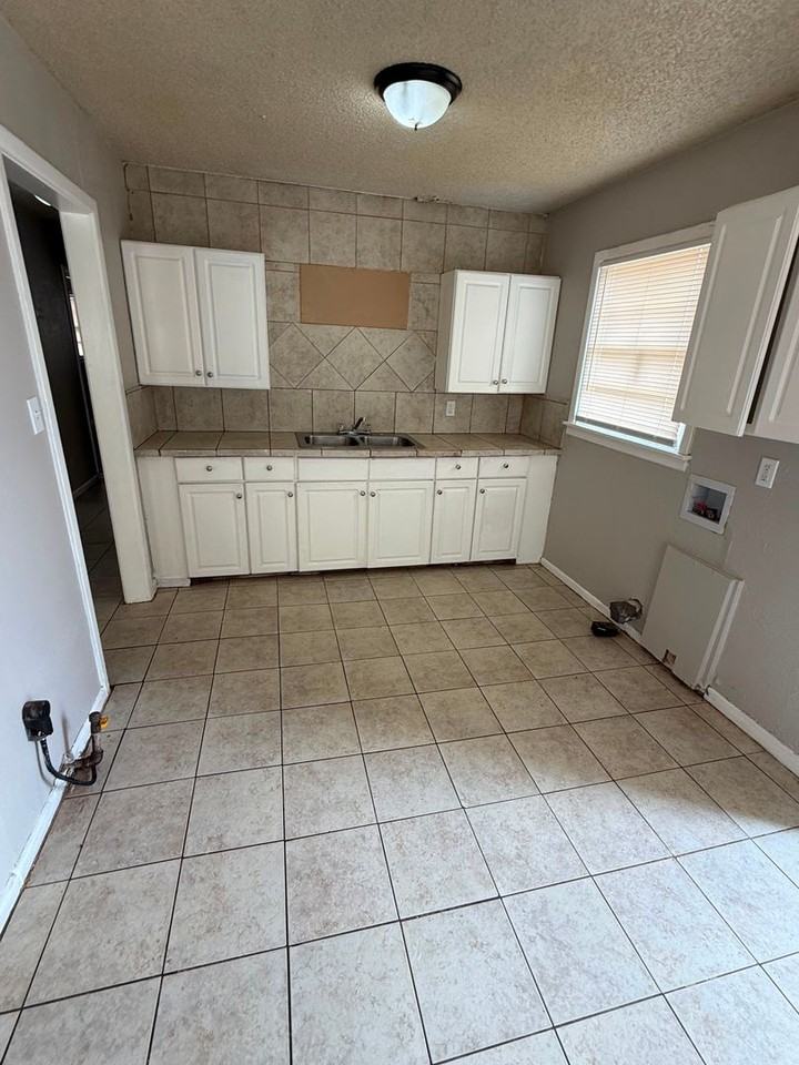 3016 E 3rd St - Photo 4 of 7