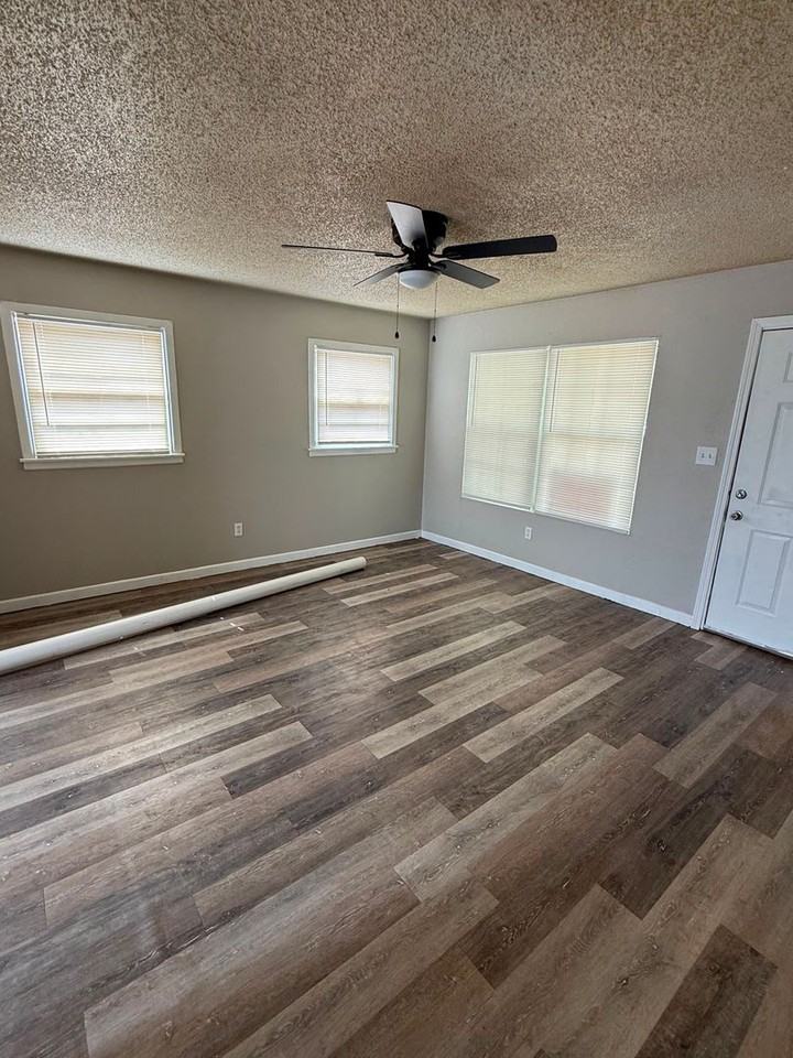 3016 E 3rd St - Photo 6 of 7