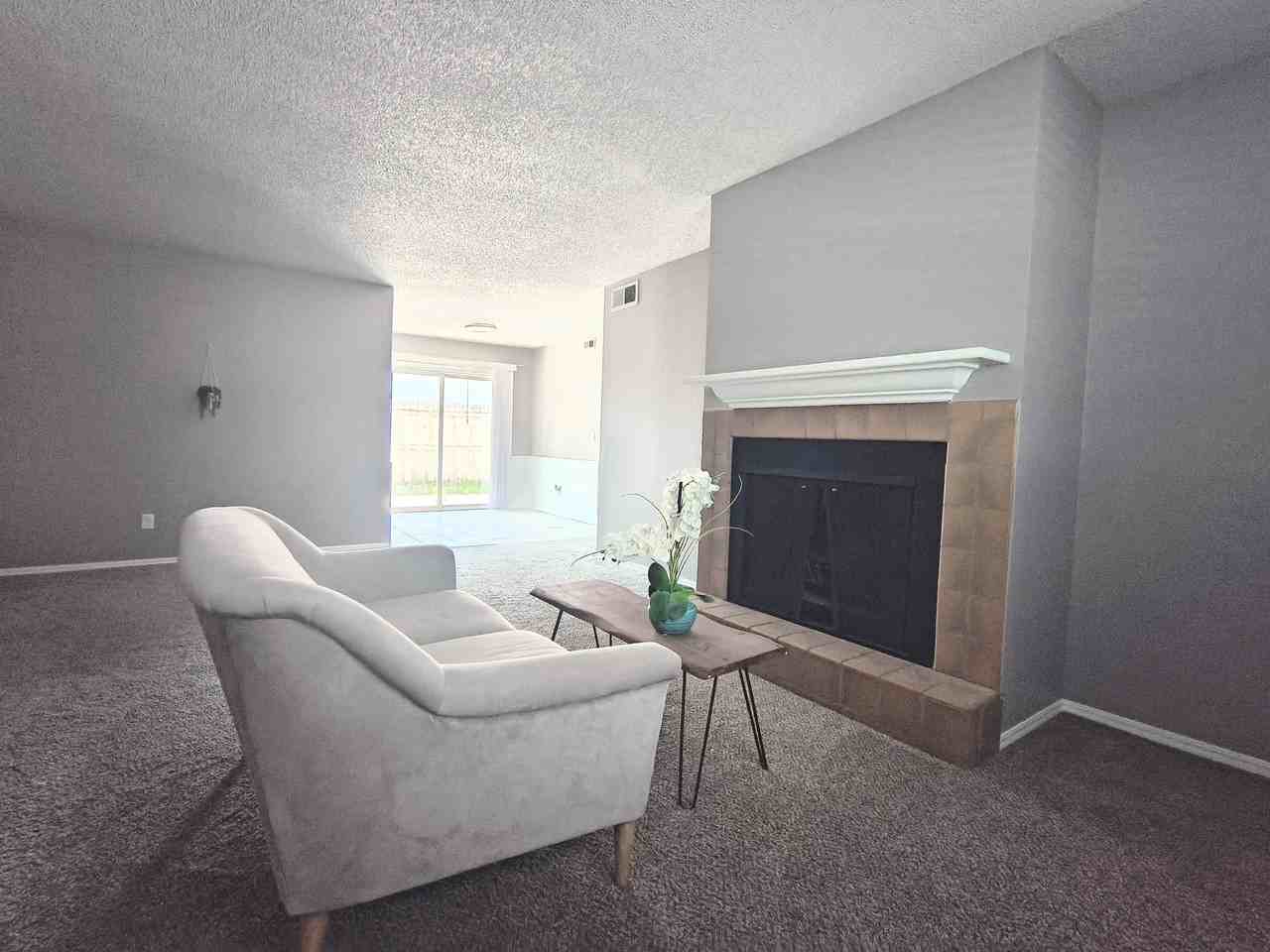 11417 North May Avenue - 1Unit D #1 - Photo 4 of 28