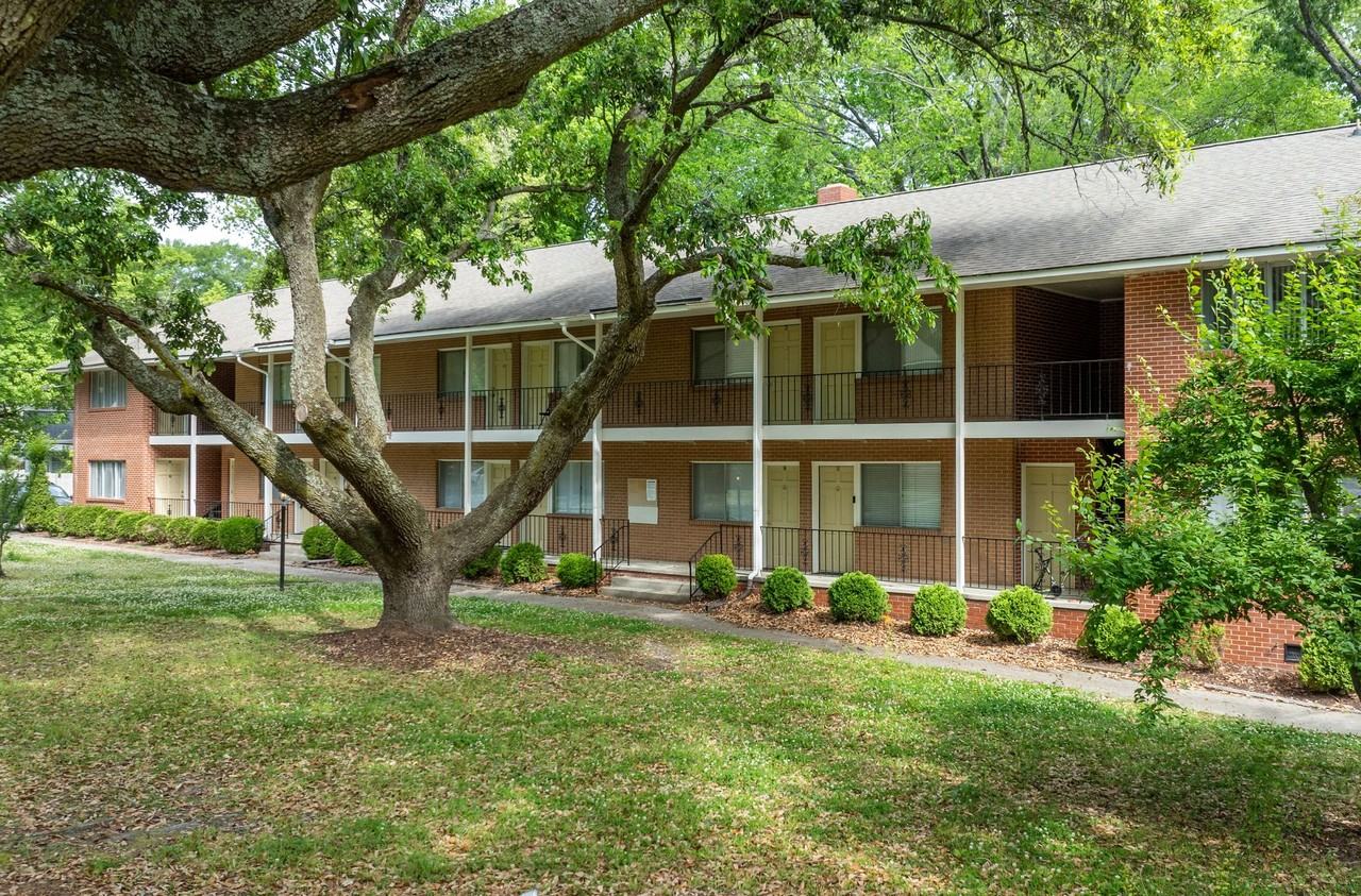 Elm Villa Apartments - Photo 2 of 6