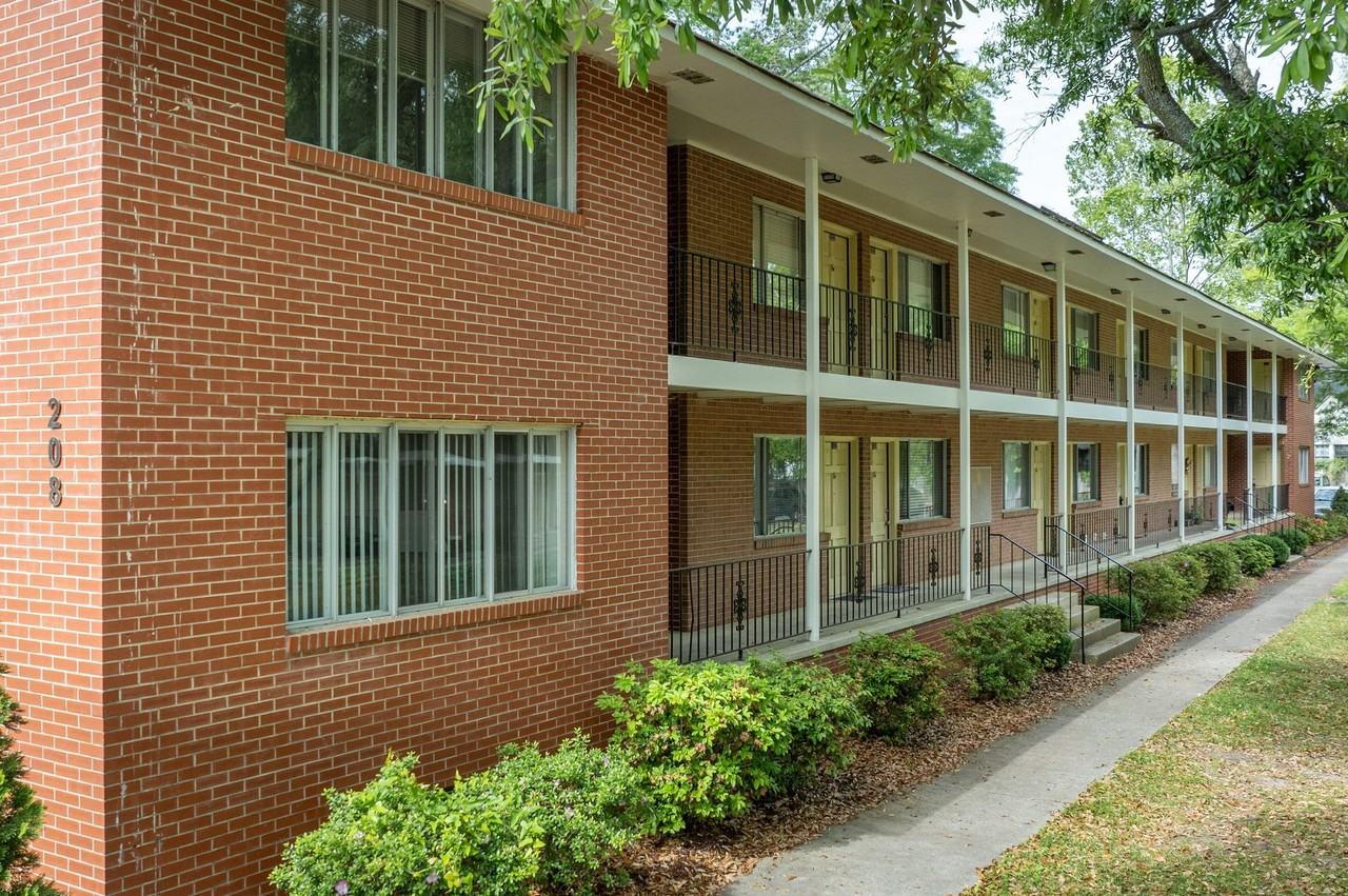 Elm Villa Apartments - Photo 3 of 6