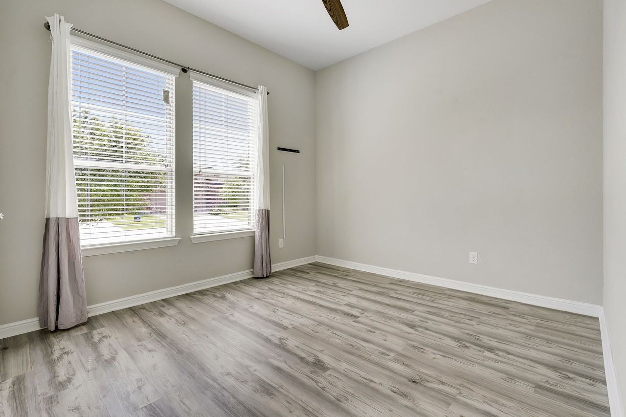 1513 Canary Ln #1 - Photo 4 of 31
