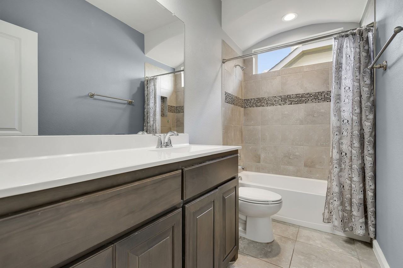 1513 Canary Ln #1 - Photo 5 of 31