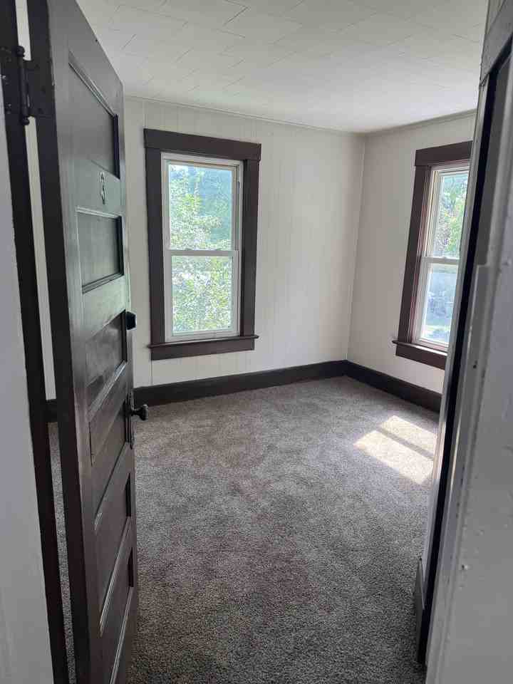 908 Sw Macvicar Ave #3 - Photo 2 of 6