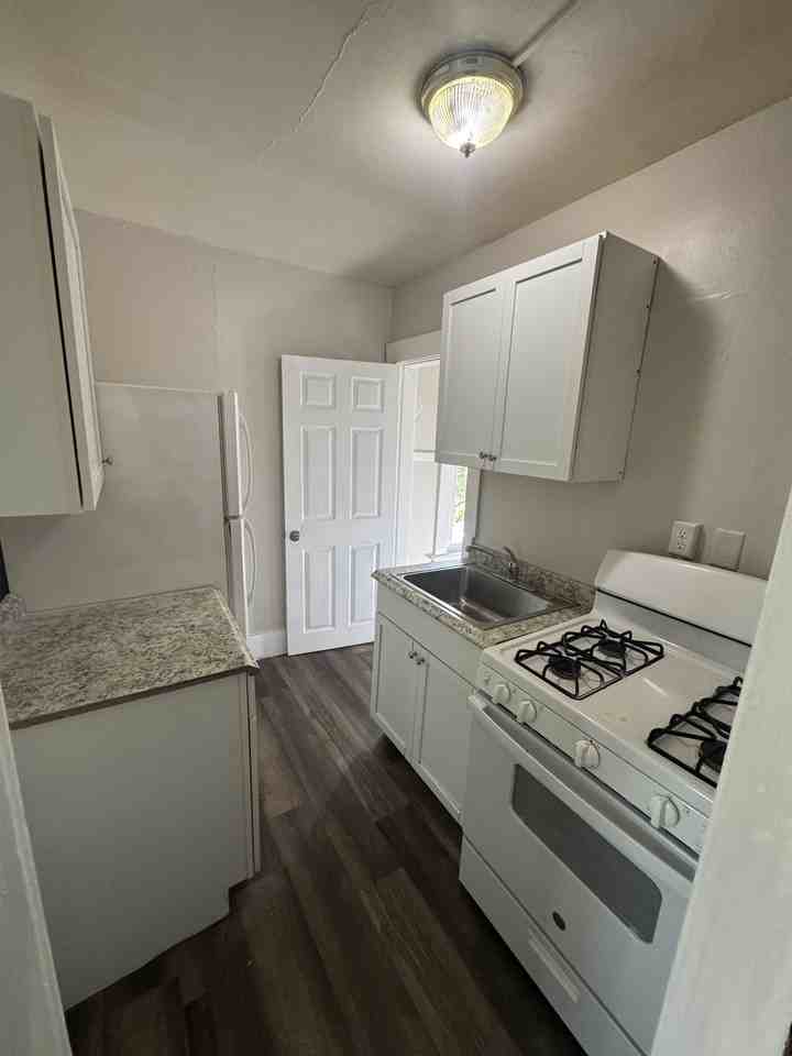 908 Sw Macvicar Ave #3 - Photo 3 of 6