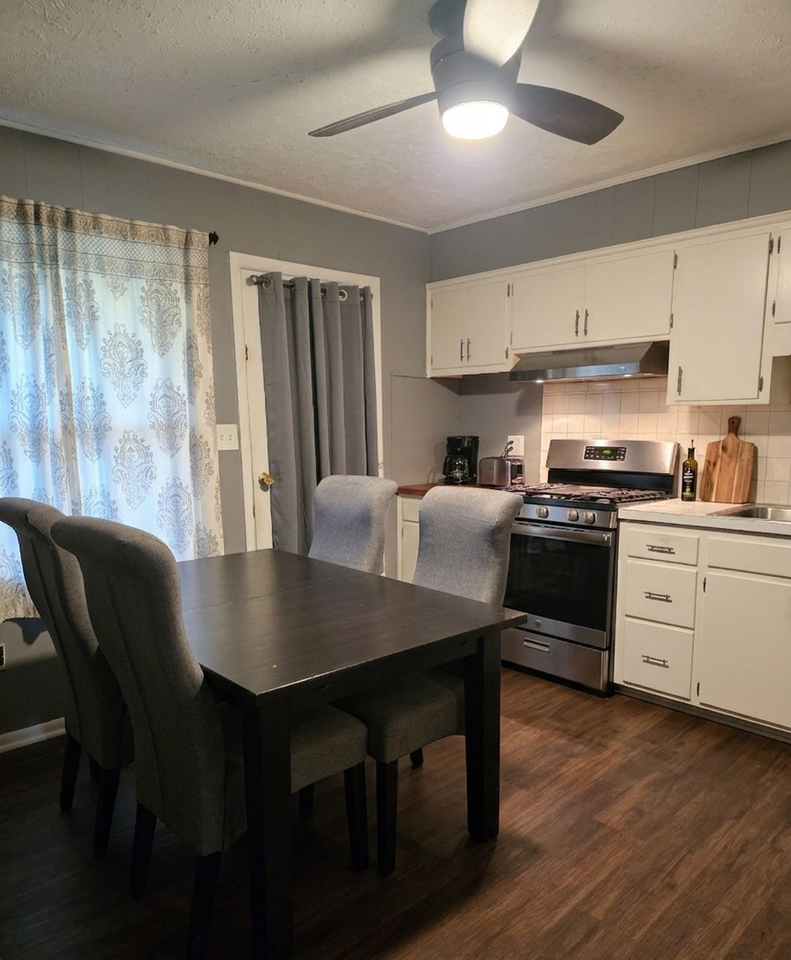 9303 Lewis Ave Kansas City MO 64138 #1 - Photo 2 of 8