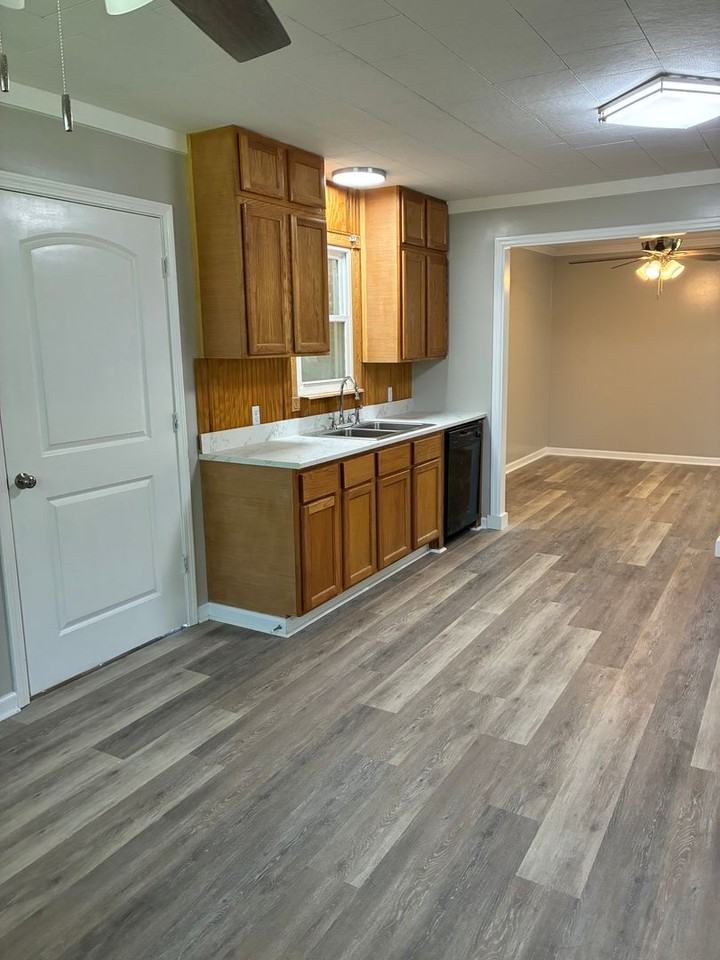 800 W 3rd St - Photo 7 of 28