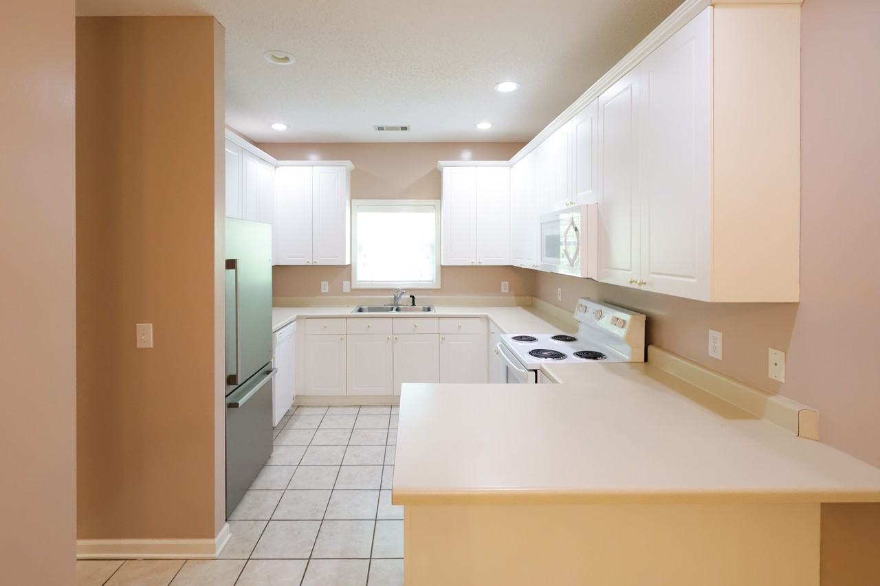 1432 S Donahue Dr #B - Photo 2 of 9