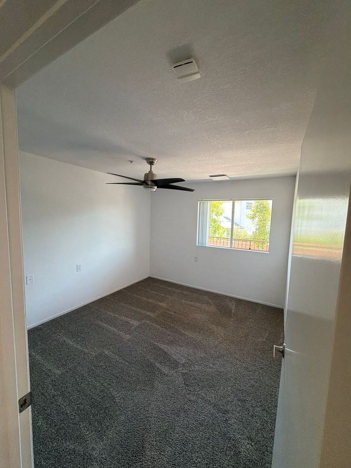 Hawaiian Terrace Apartments - Photo 4 of 21