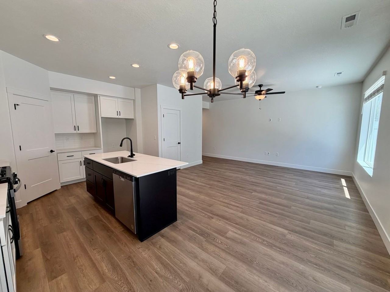 2719 2719 W 2775 N, #142 - Photo 3 of 19