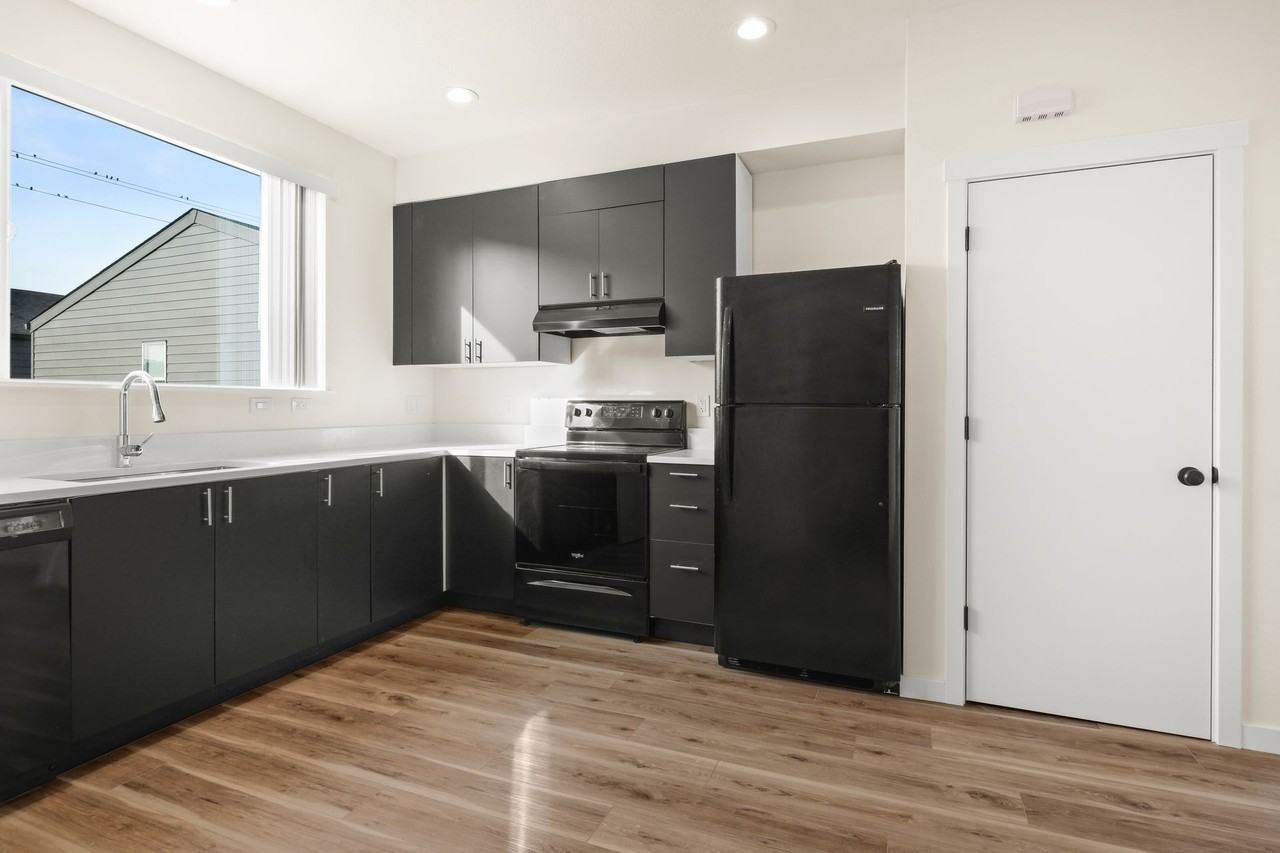 4389 N Vancouver Ave - Photo 5 of 50
