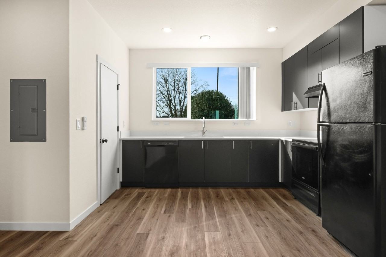 4389 N Vancouver Ave - Photo 6 of 50
