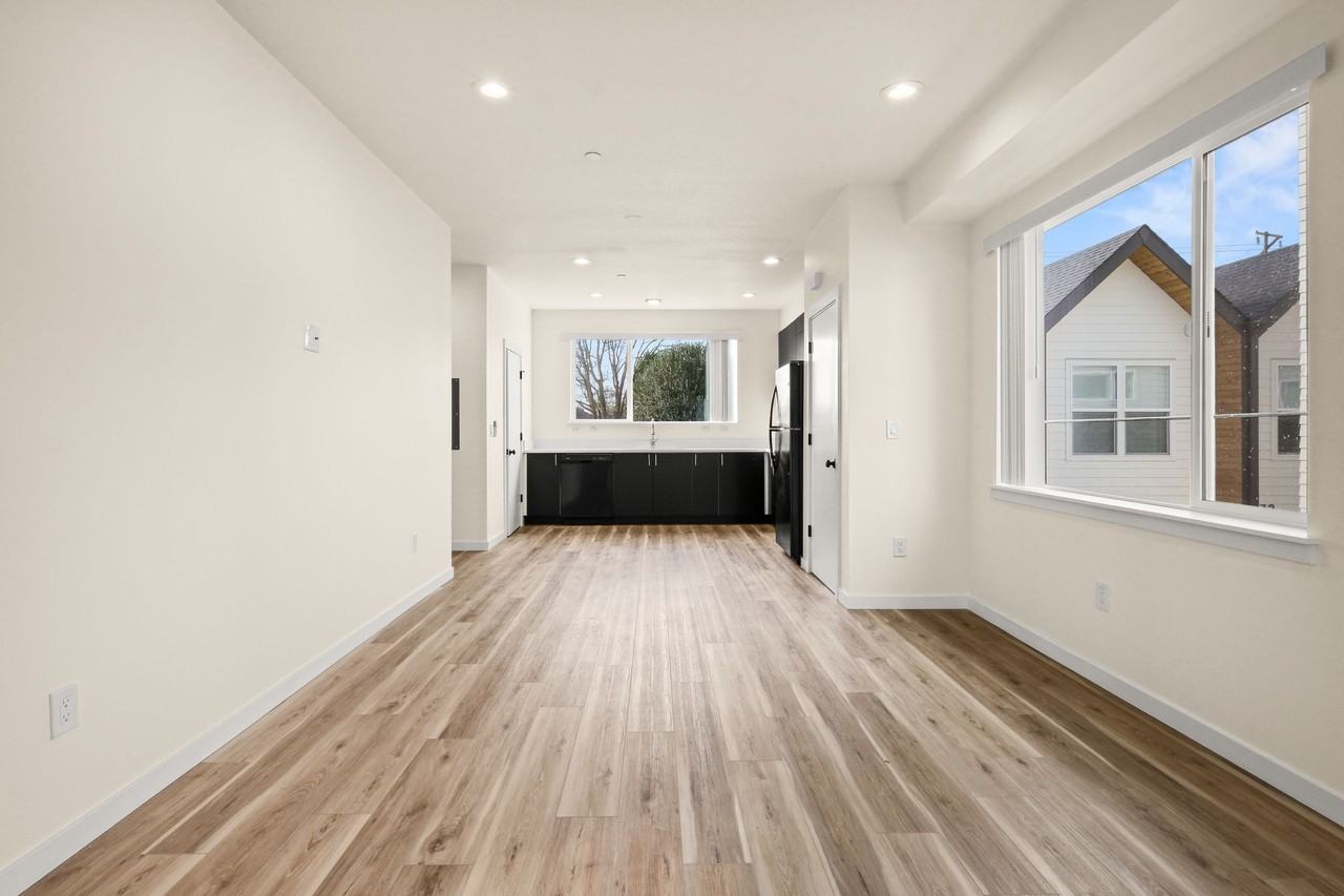 4389 N Vancouver Ave - Photo 7 of 50