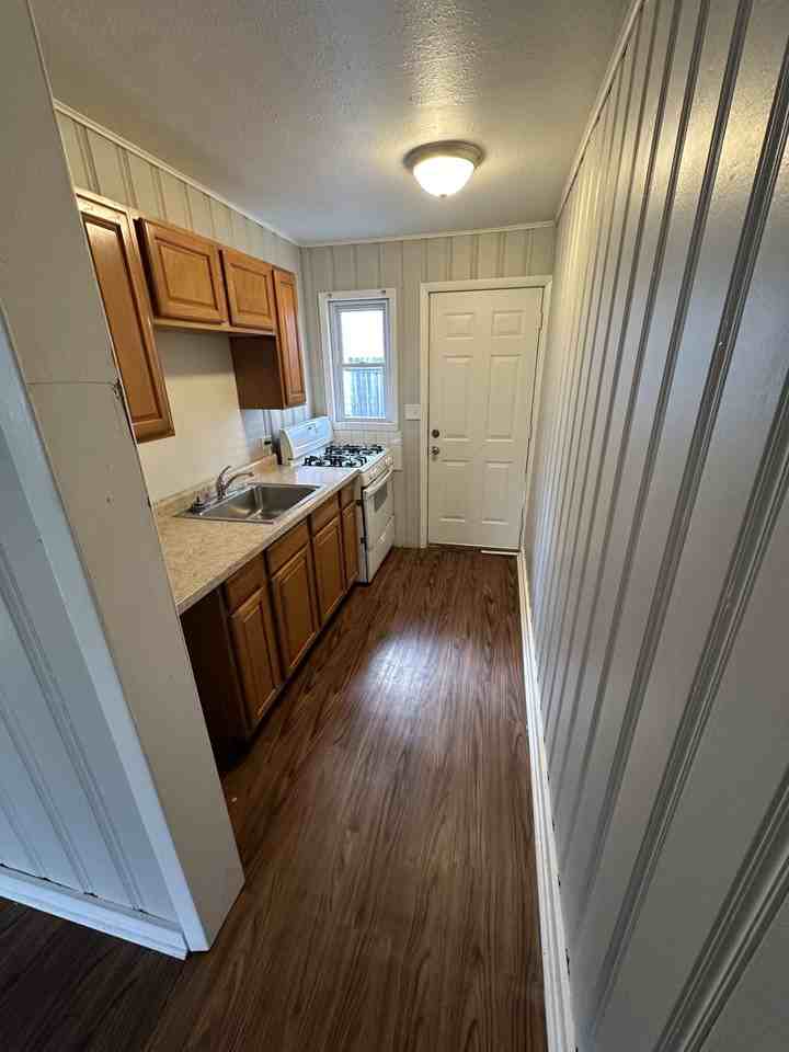 415 E Letchworth St - Photo 5 of 16