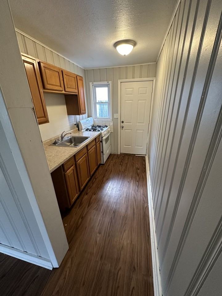 415 E Letchworth St - Photo 6 of 16