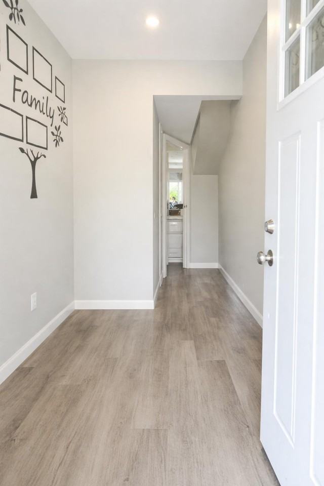 2053 Lanark Crt - Photo 2 of 23