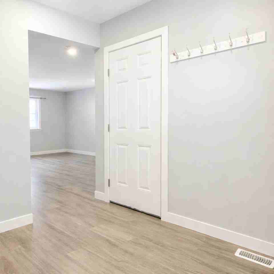 2053 Lanark Crt - Photo 3 of 23